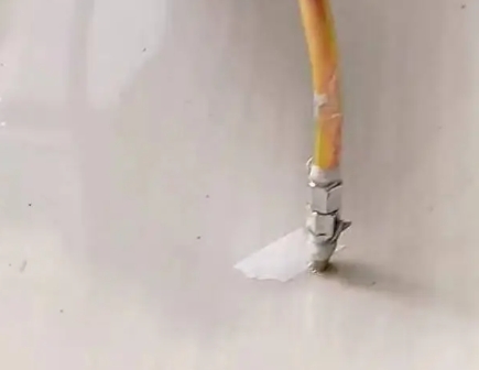 绥芬河瓷砖空鼓维修公司专业解答在瓷砖铺贴过程中，如果使用的砂料过粗（如全部使用了粗砂），可能会导致以下问题